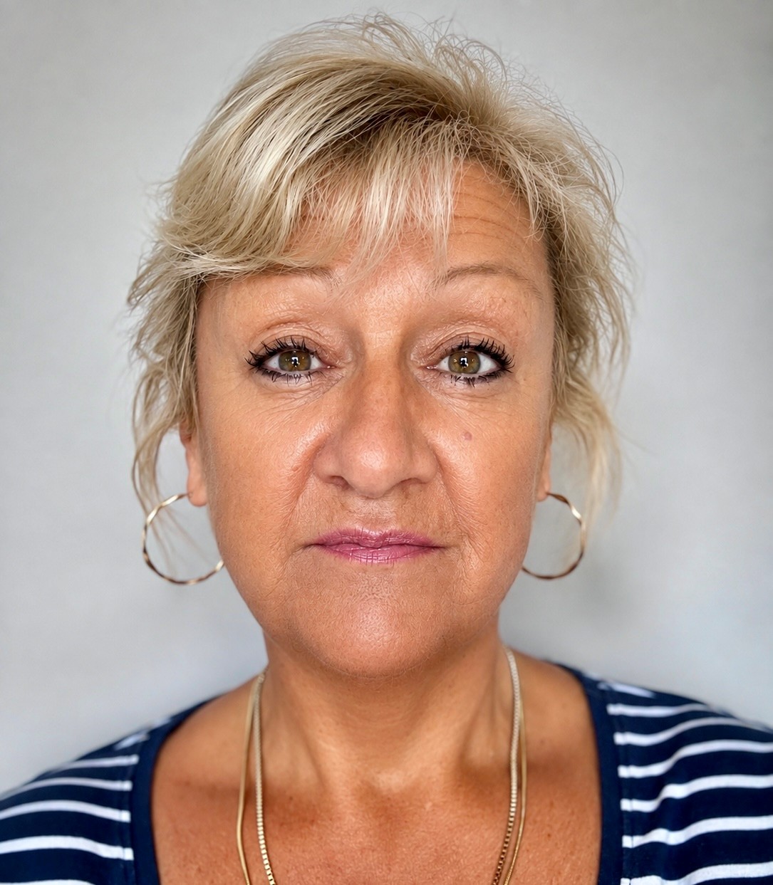 A head and shoulders photo of Debbie